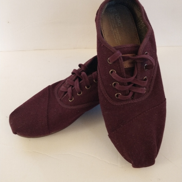 Toms Burgundy Lace Up Sneaker Shoes Size 11 - Picture 2 of 7